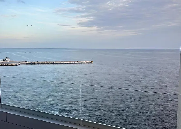 Apartment Beachfront 2br 2ba W Balcony, Ocean Views *